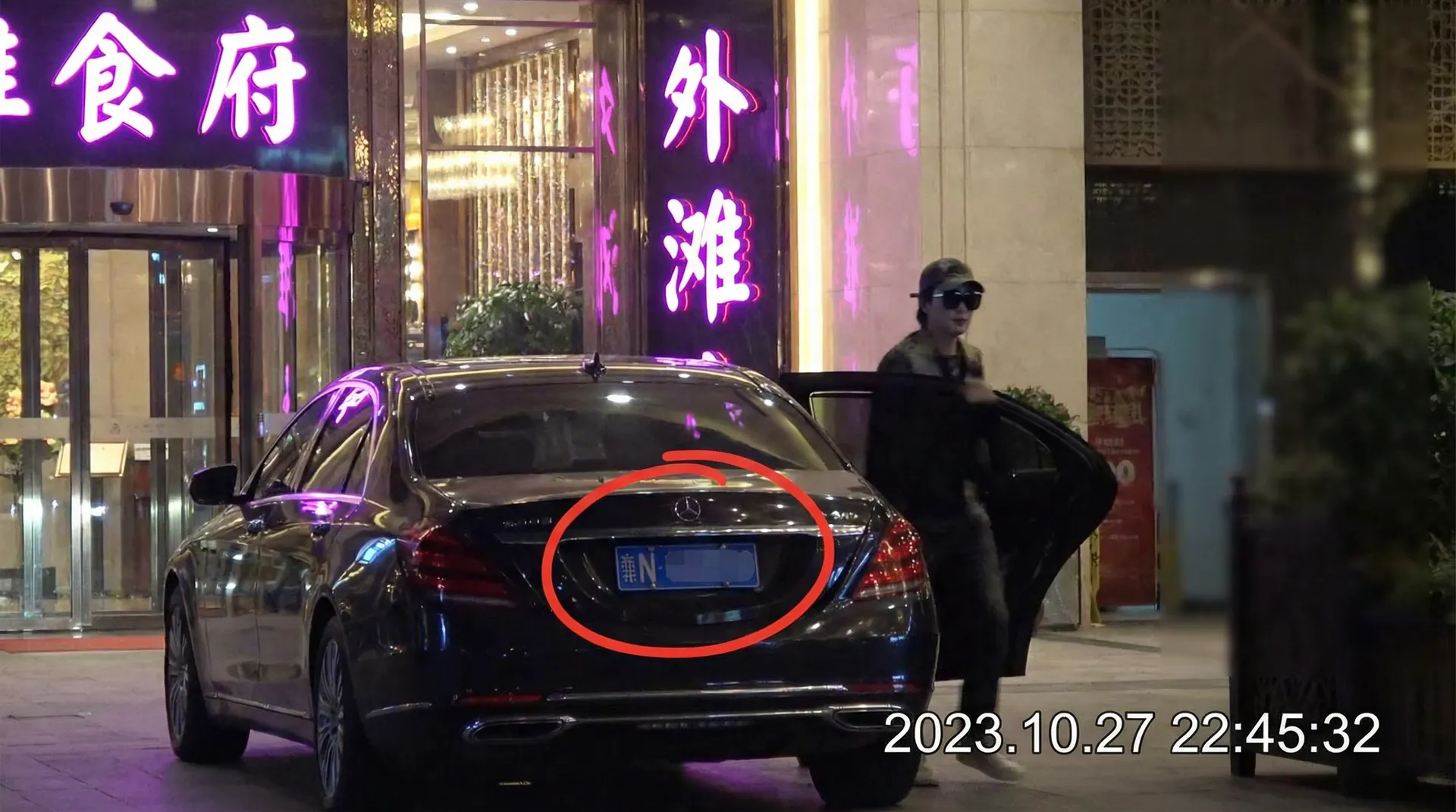 啄木鸟法国官网-完整版|高清资源|啄木鸟法国平台 - 豪车餐厅外偷拍